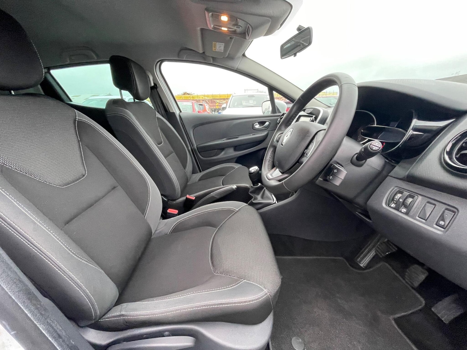 Used Renault Clio 2018 for sale - 77345586: Photo 35