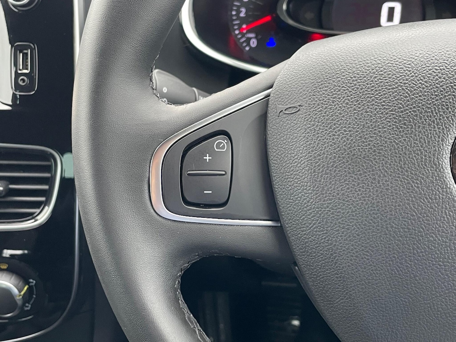 Used Renault Clio 2018 for sale - 77345586: Photo 38