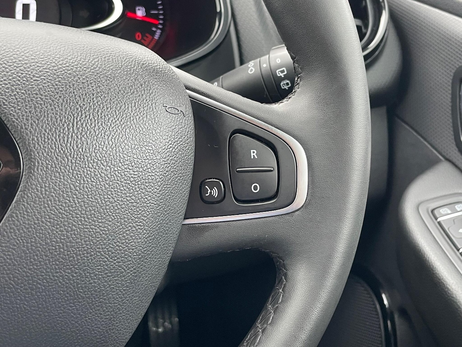 Used Renault Clio 2018 for sale - 77345586: Photo 40