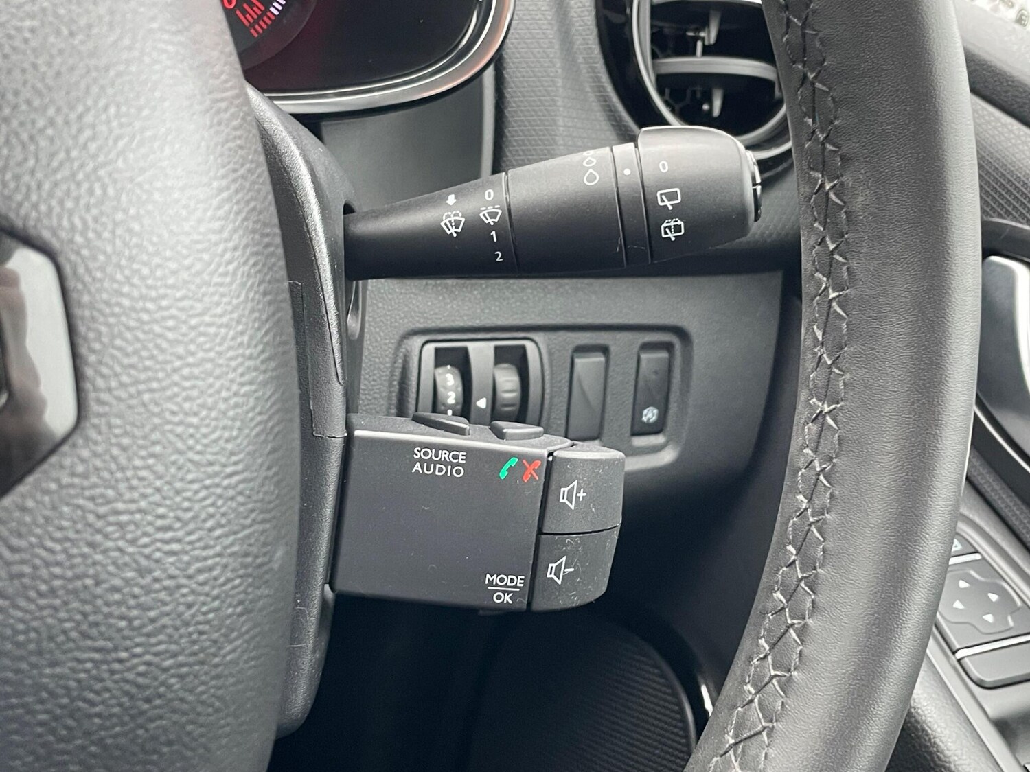 Used Renault Clio 2018 for sale - 77345586: Photo 42