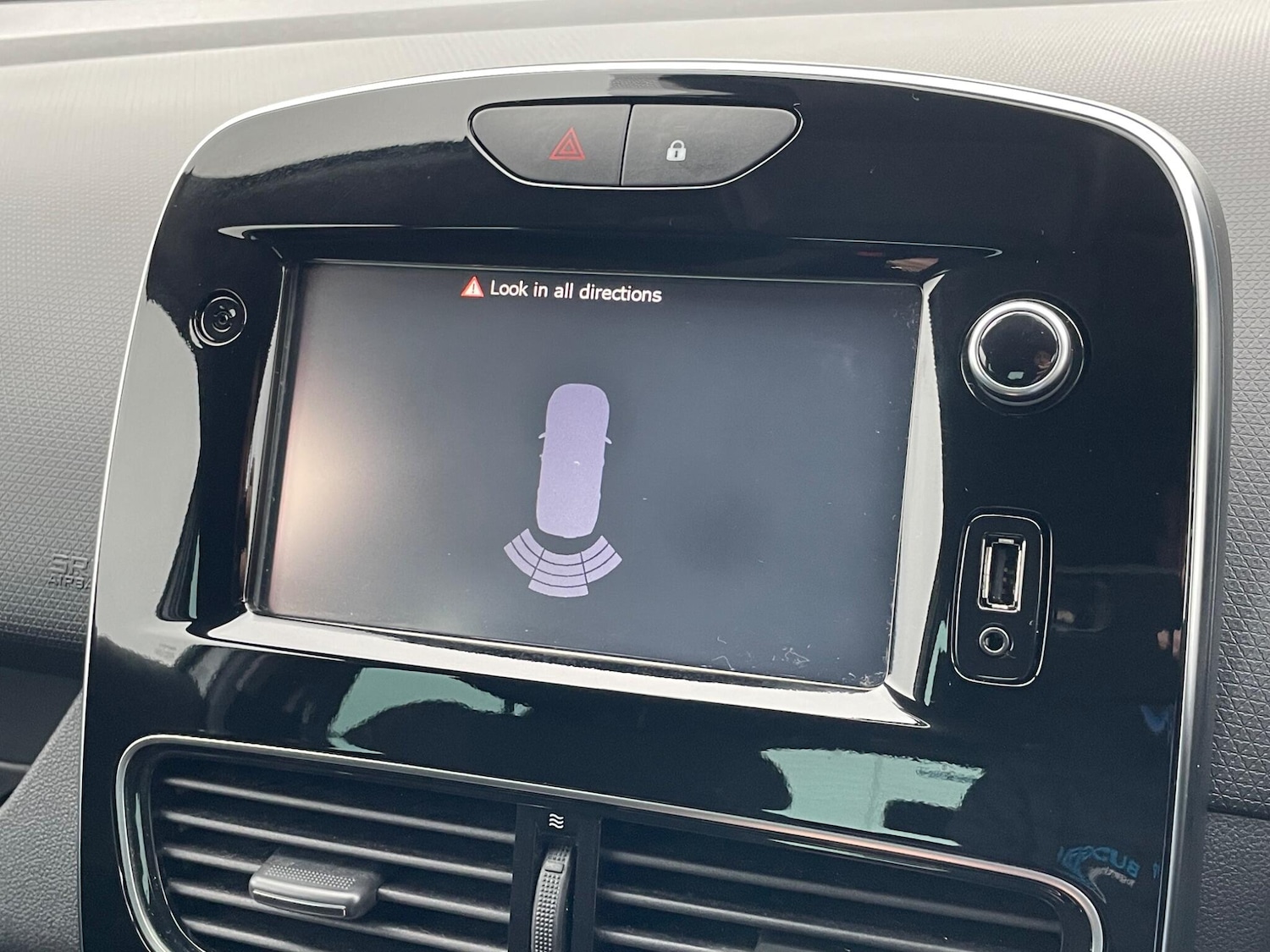 Used Renault Clio 2018 for sale - 77345586: Photo 47