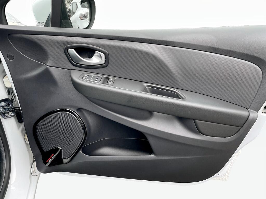 Used Renault Clio 2018 for sale - 77345586: Photo 8