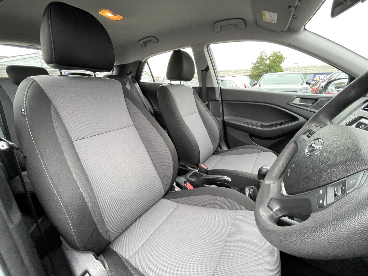 Used Hyundai i20 2018 for sale - 76175469: Photo 32