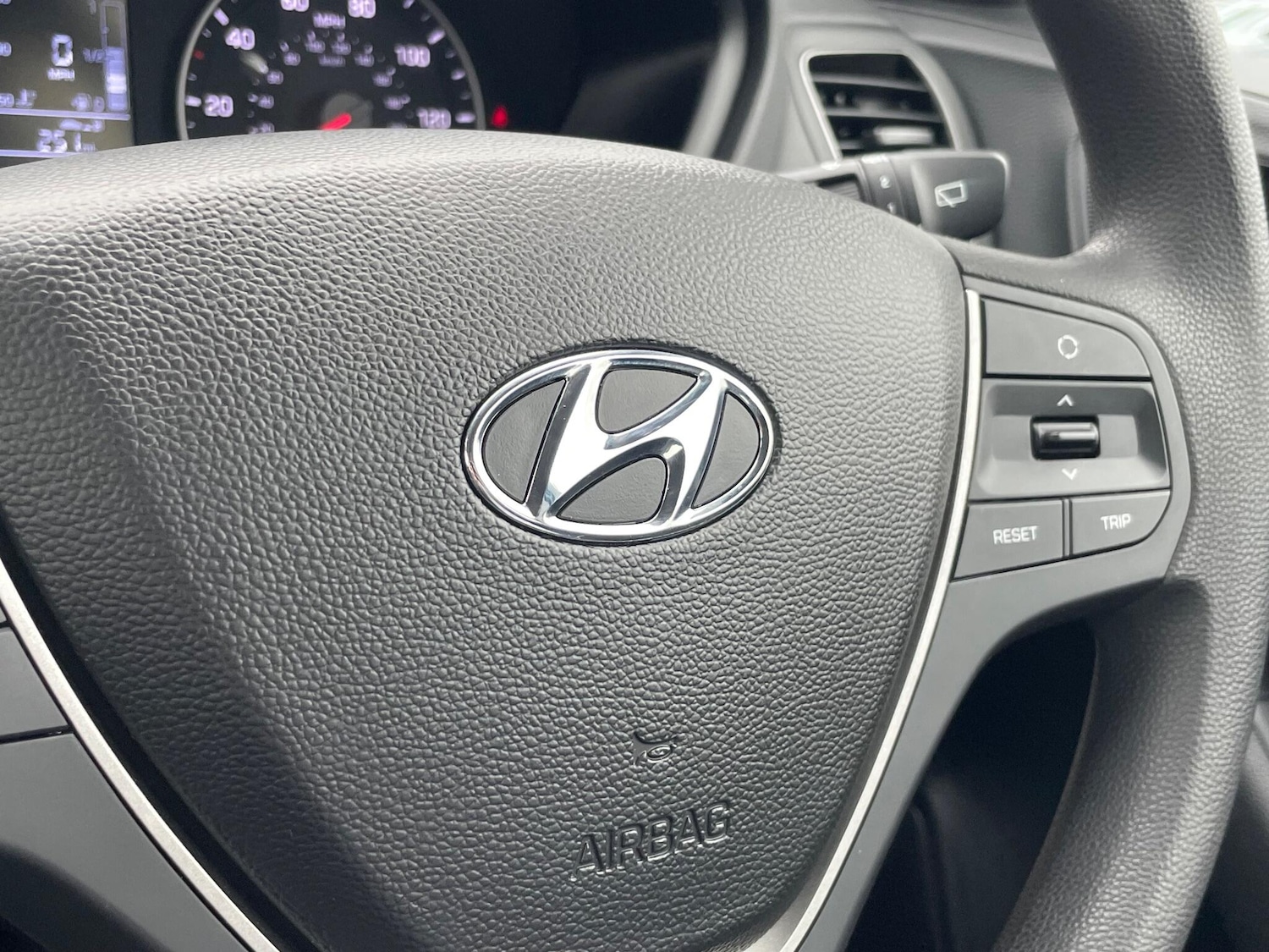 Used Hyundai i20 2018 for sale - 76175469: Photo 37