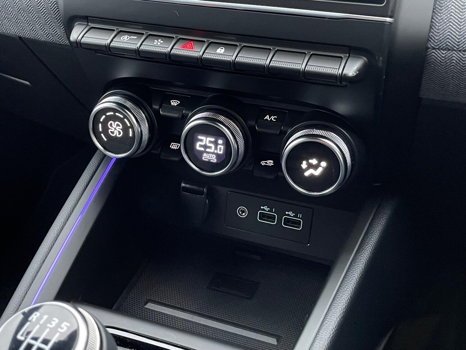 Used Renault Clio 2024 for sale - 76965632: Photo 53