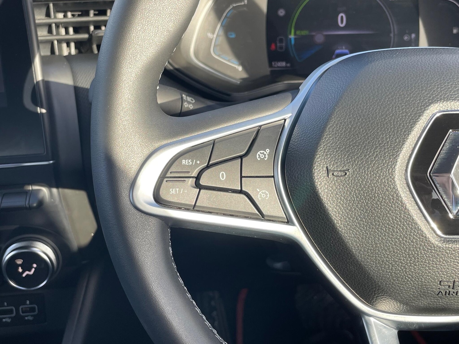 Used Renault Clio 2023 for sale - 76752698: Photo 40