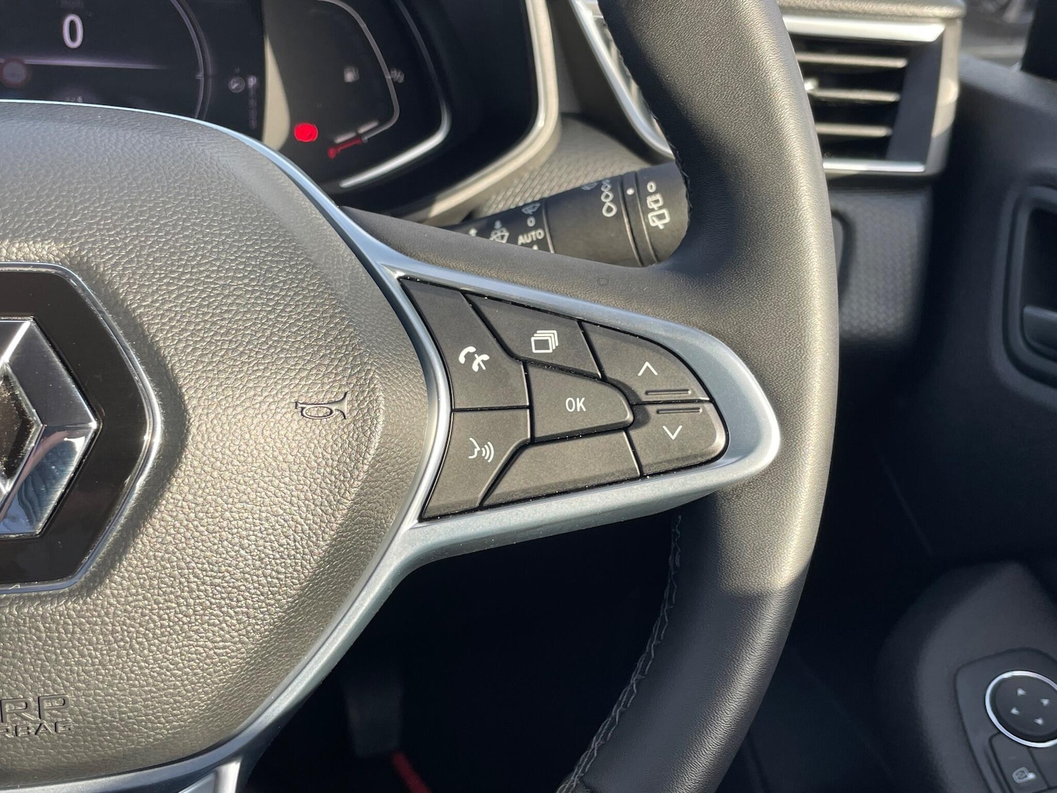 Used Renault Clio 2023 for sale - 76752698: Photo 41