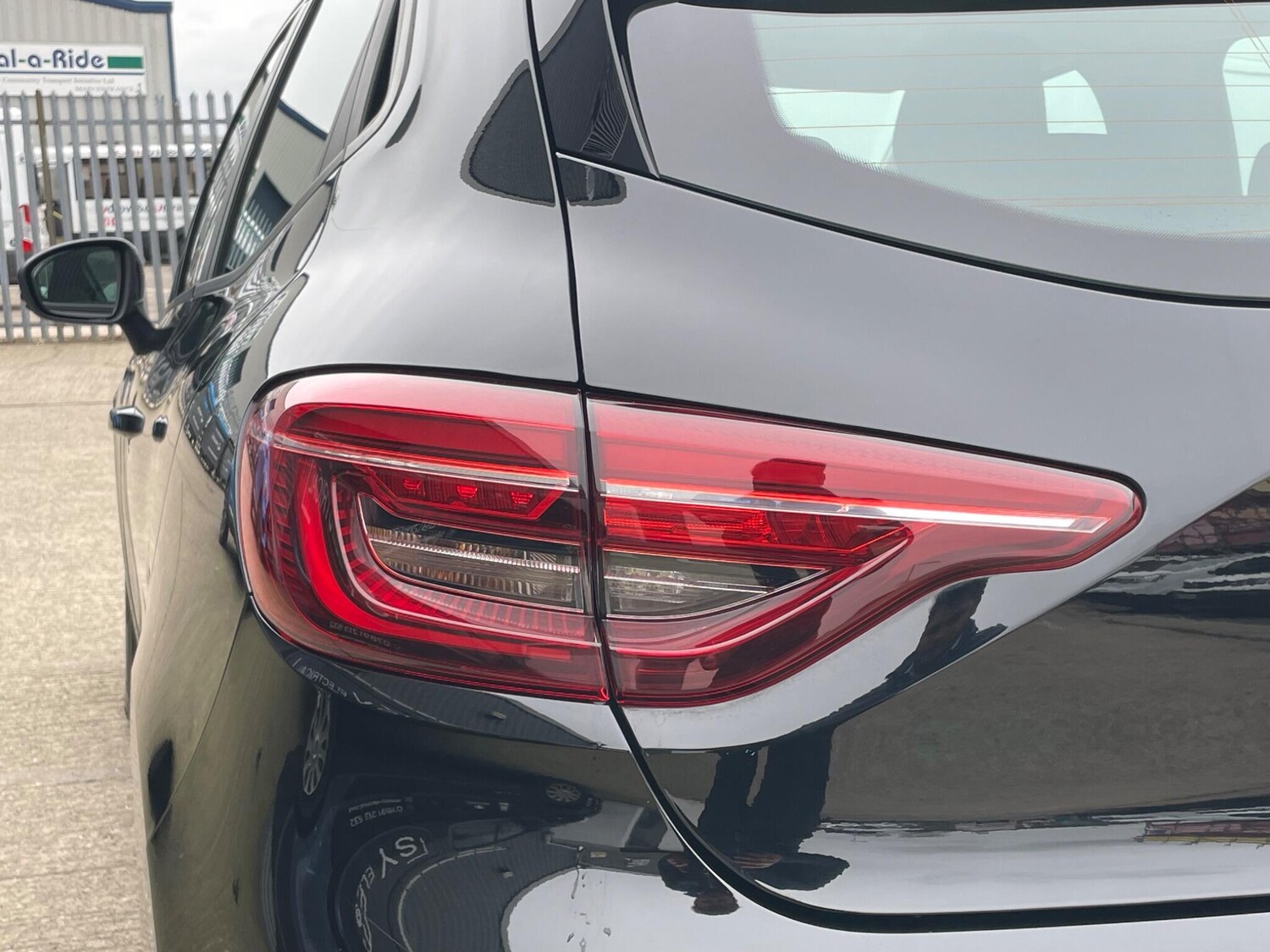 Used Renault Clio for sale - 77597863: Photo 26