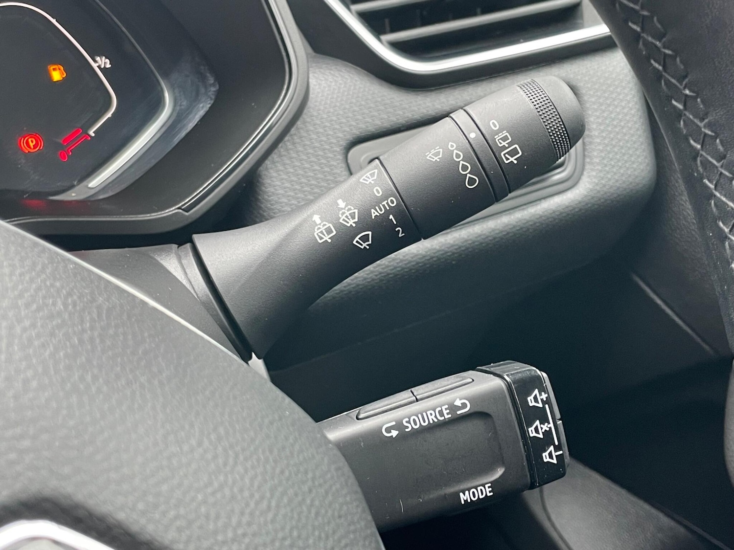 Used Renault Clio for sale - 77597863: Photo 39