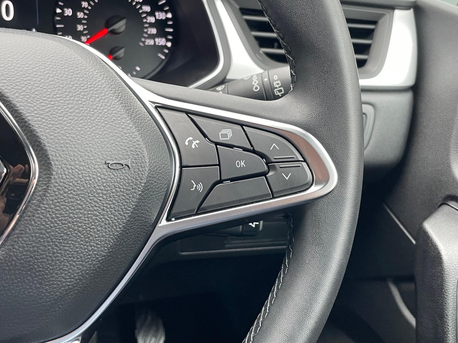 Used Renault Captur 2022 for sale - 77538335: Photo 43