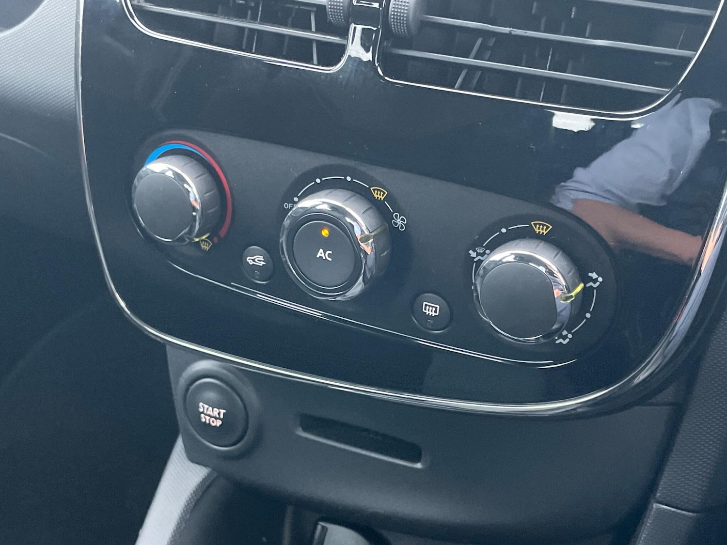 Used Renault Clio 2014 for sale - 76512839: Photo 41