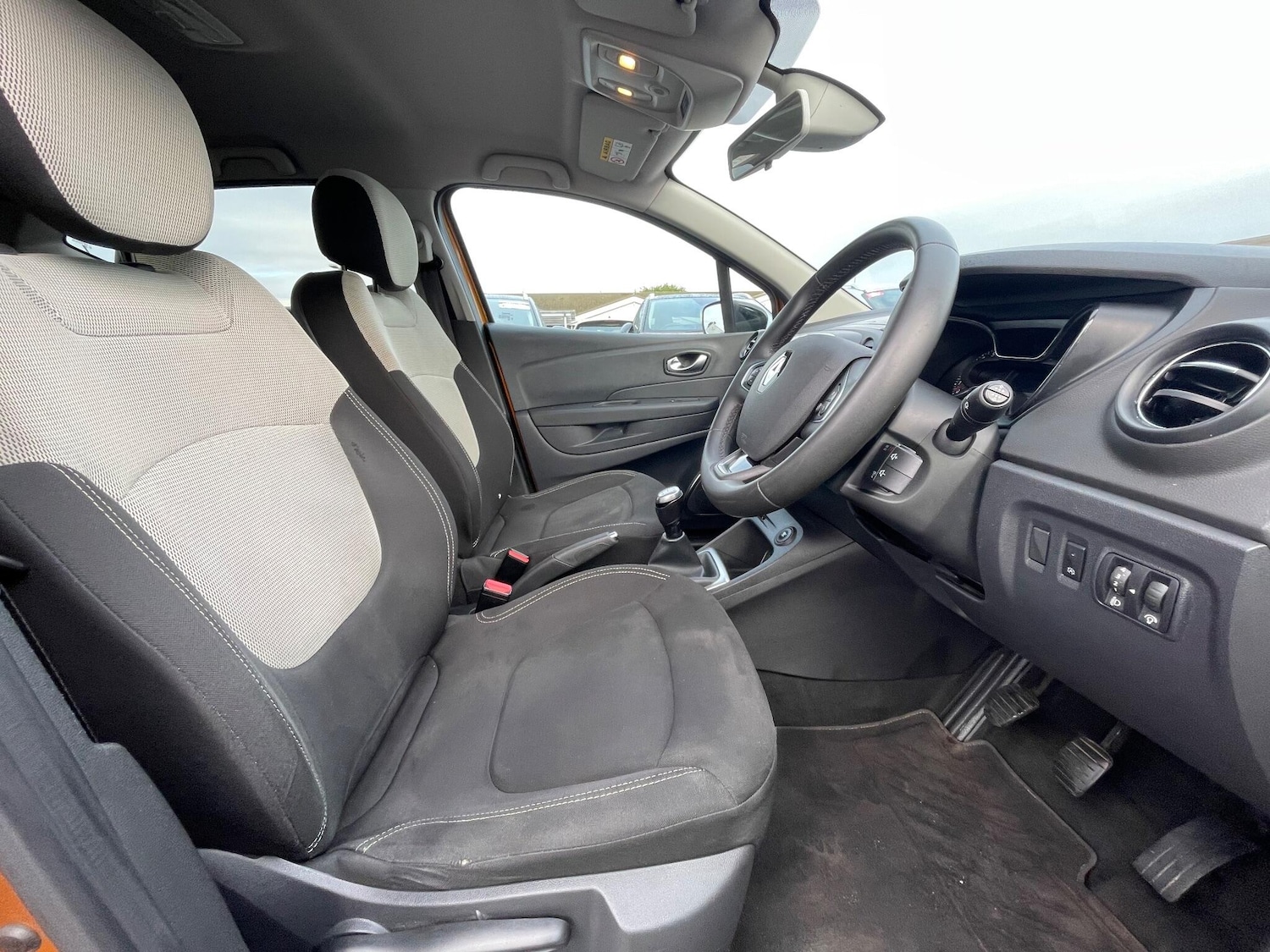 Used Renault Captur 2018 for sale - 76377216: Photo 28