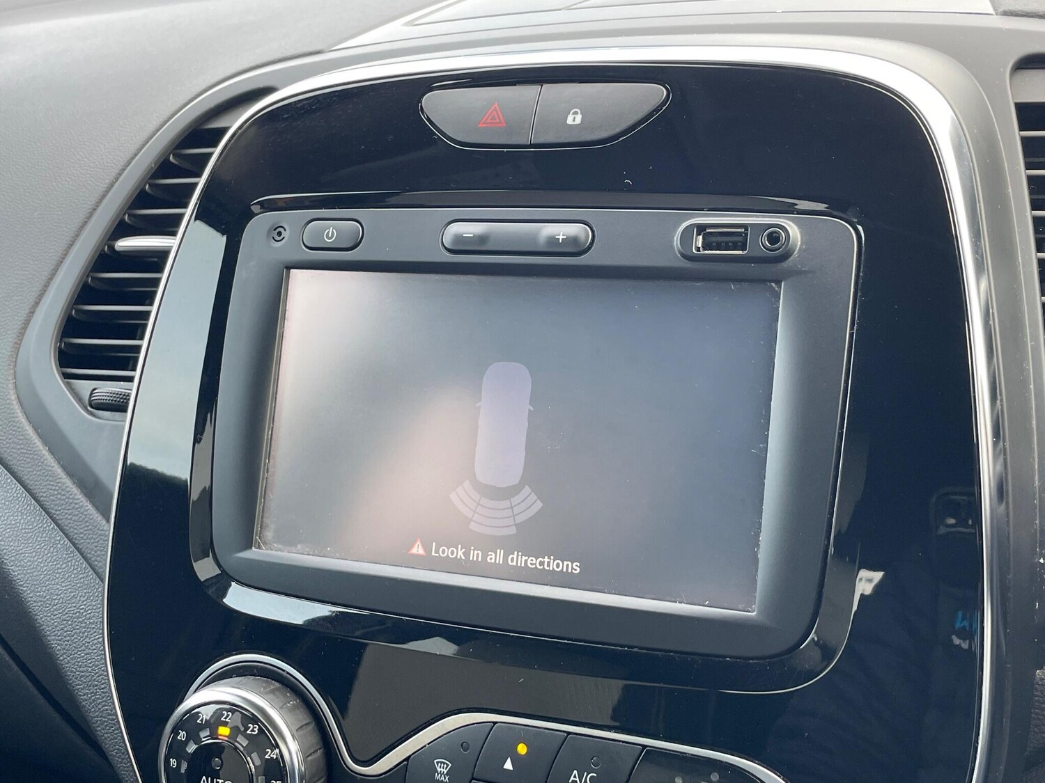 Used Renault Captur 2018 for sale - 76377216: Photo 40