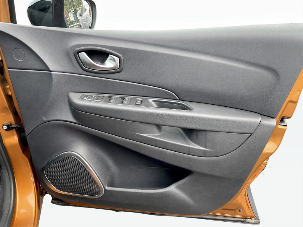 Used Renault Captur 2018 for sale - 76377216: Photo 8