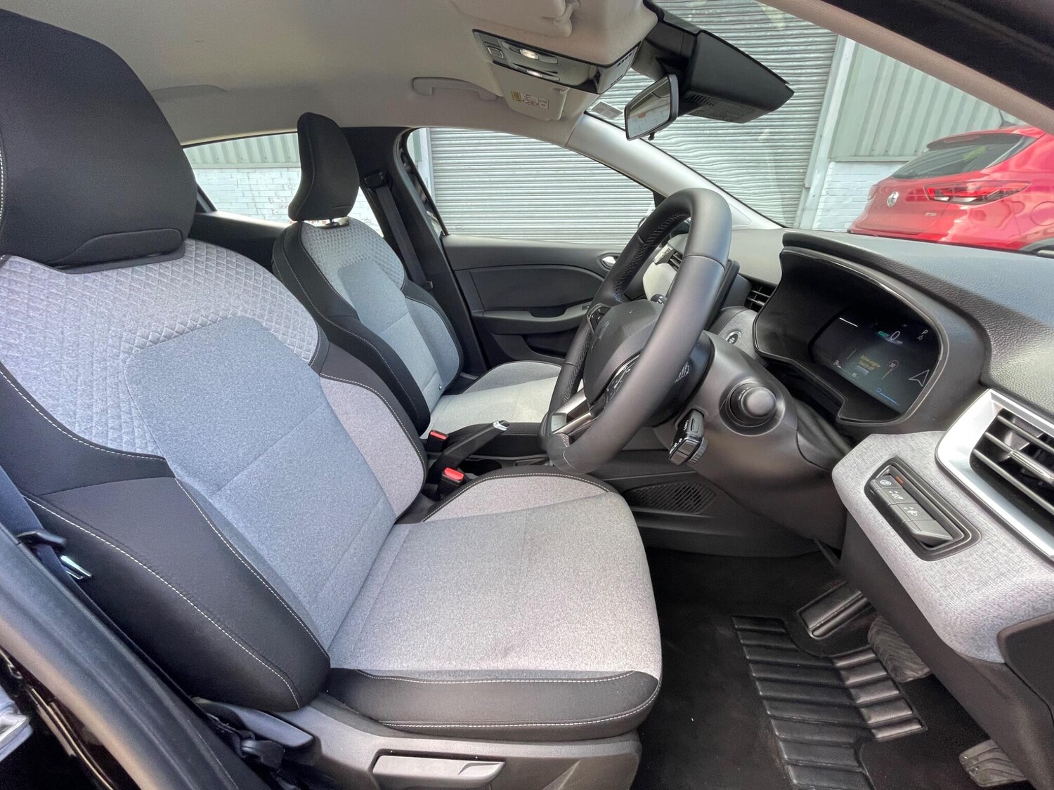 Used Renault Clio 2025 for sale - 77646810: Photo 35