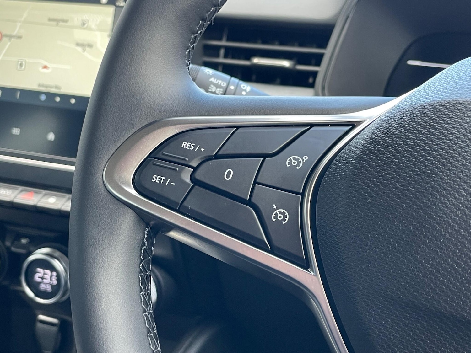 Used Renault Clio 2025 for sale - 77646810: Photo 37