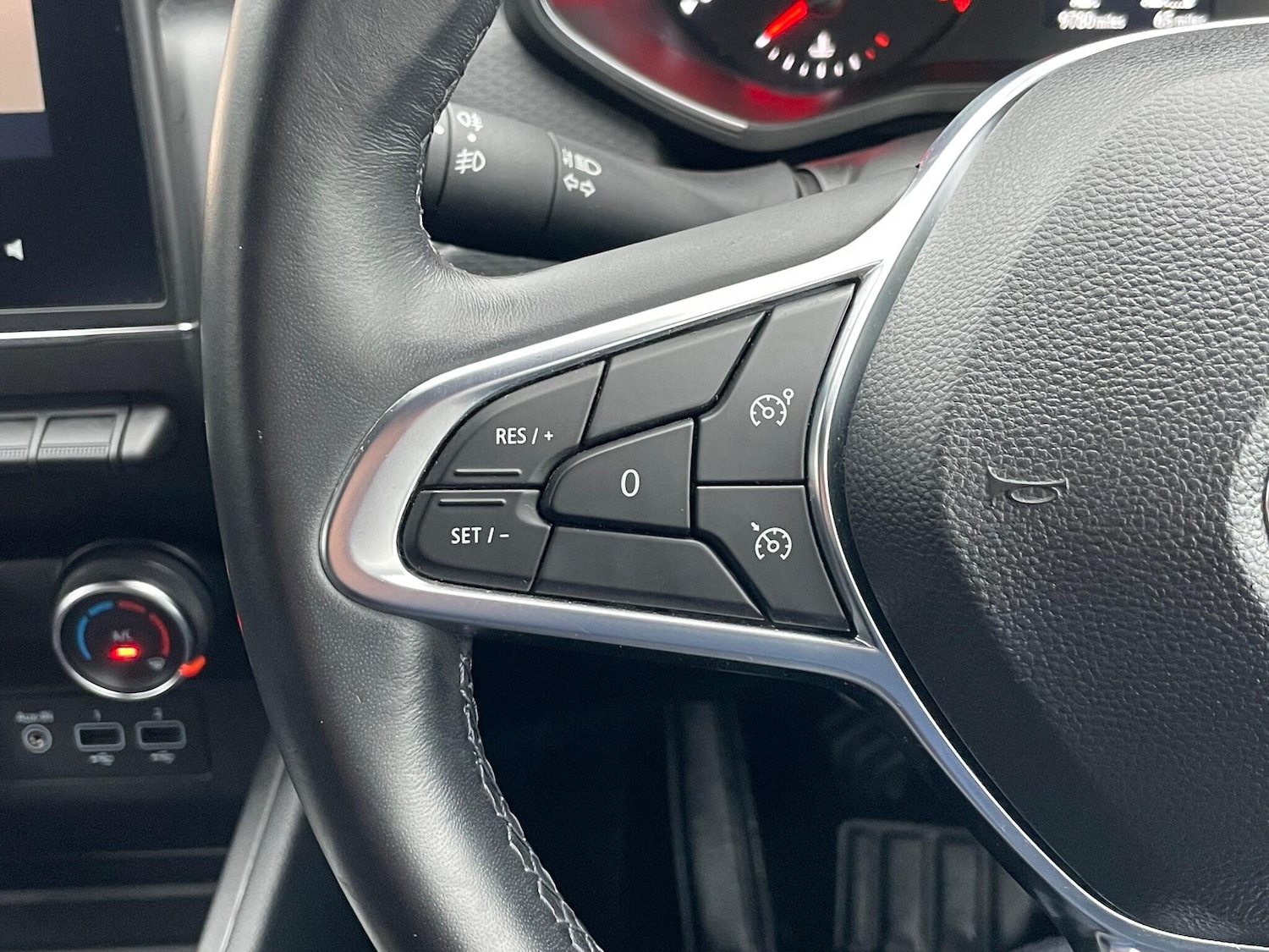 Used Renault Clio 2020 for sale - 76512122: Photo 38