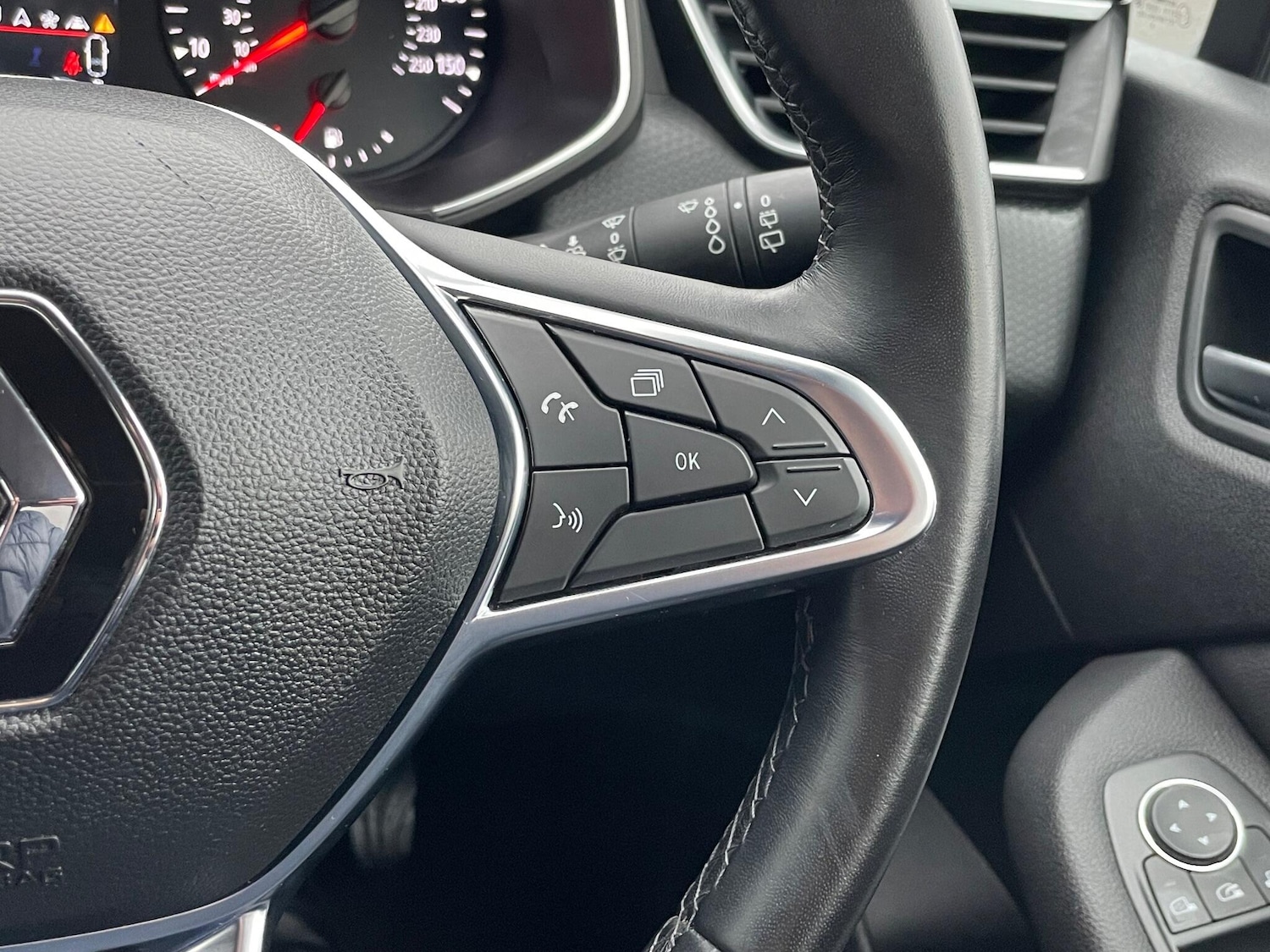 Used Renault Clio 2020 for sale - 76512122: Photo 40