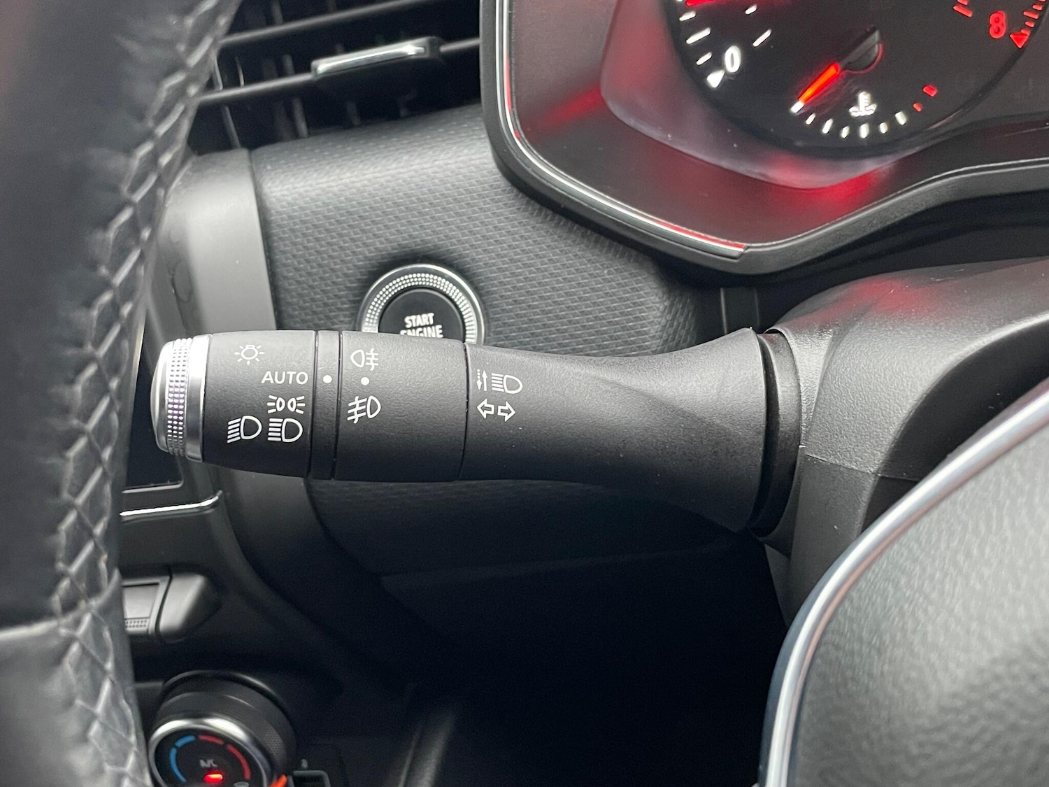 Used Renault Clio 2020 for sale - 76512122: Photo 41