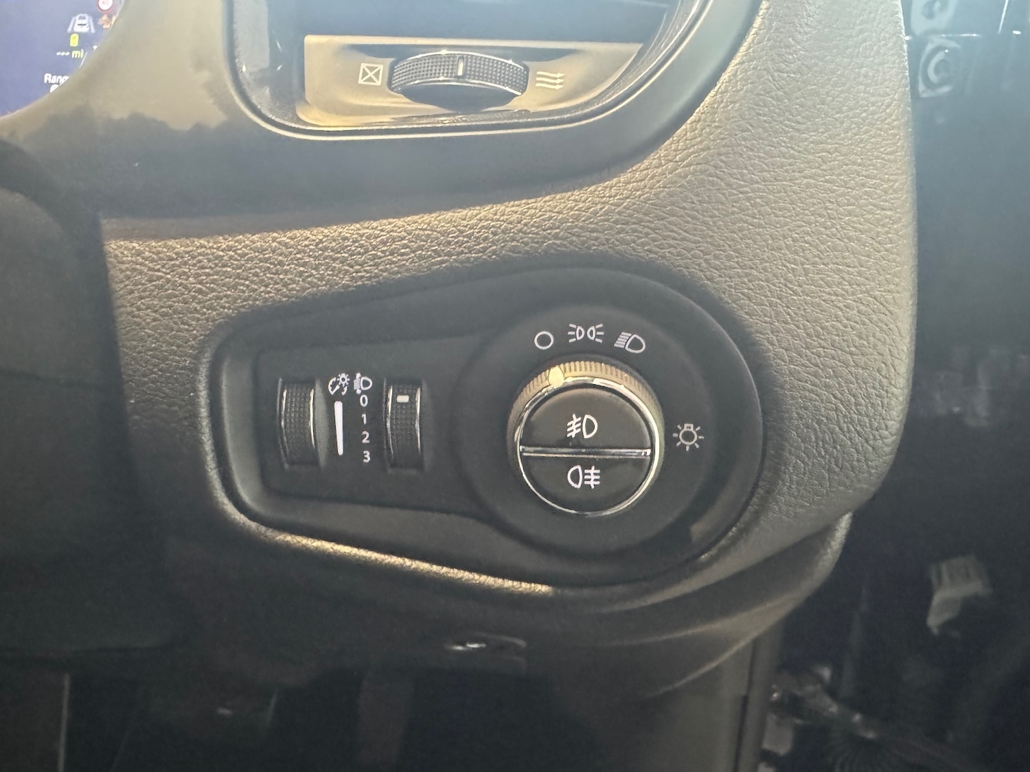 Used Jeep Renegade 2021 for sale - 76868681: Photo 31