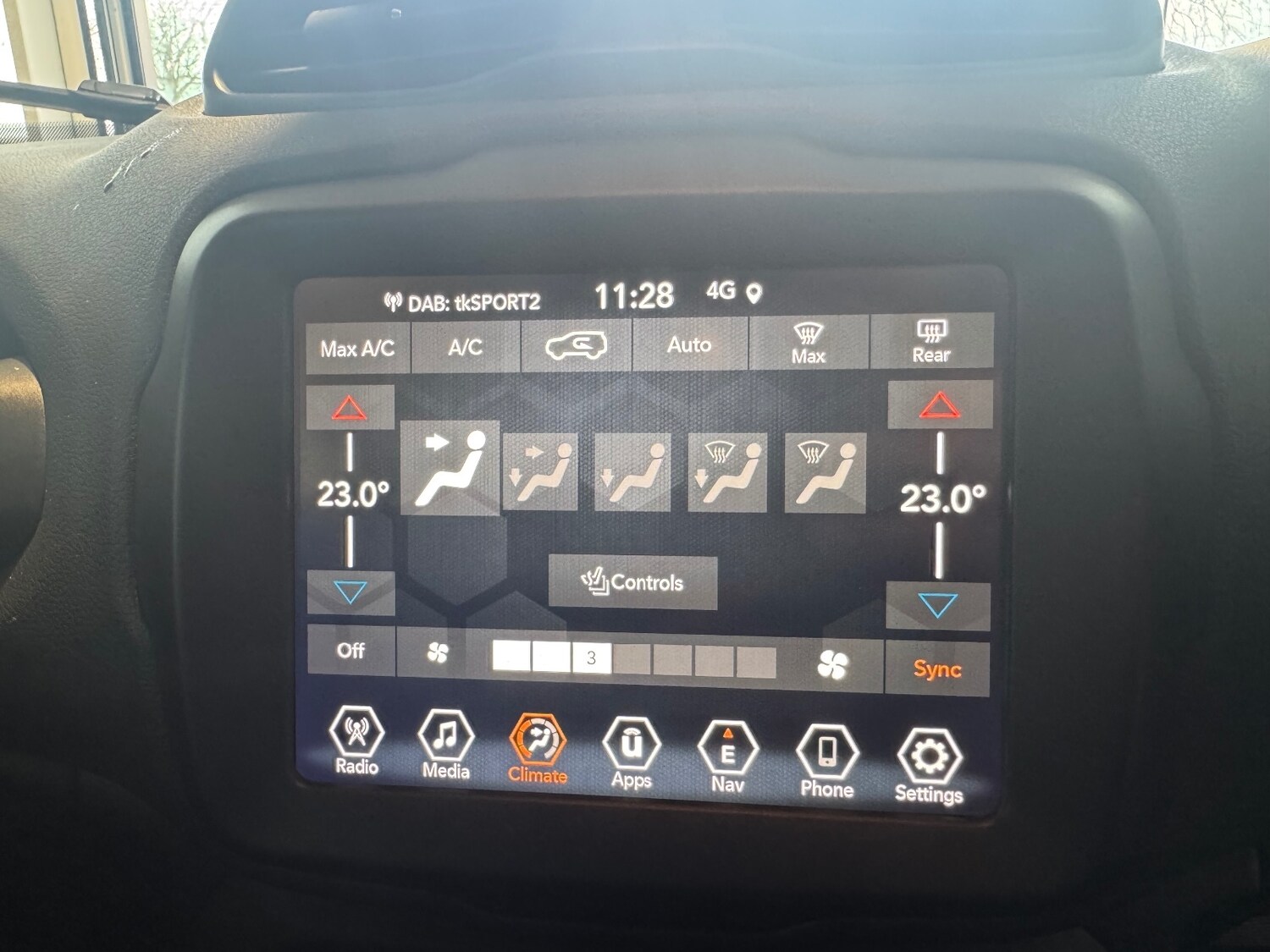 Used Jeep Renegade 2021 for sale - 76868681: Photo 42
