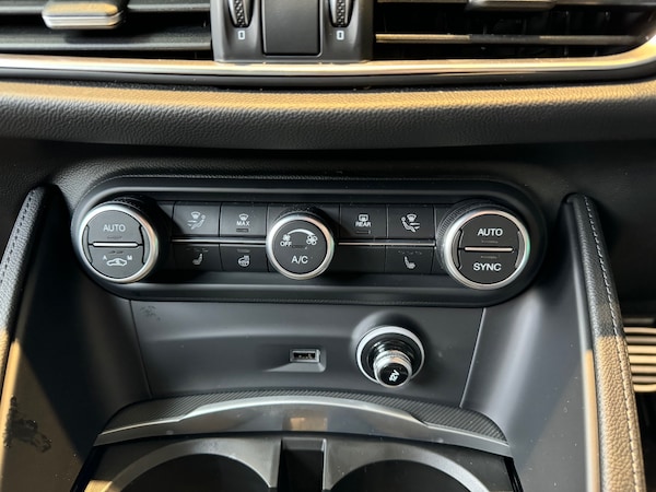 Used Alfa Romeo Stelvio 2025 for sale - 75565520: Photo 25