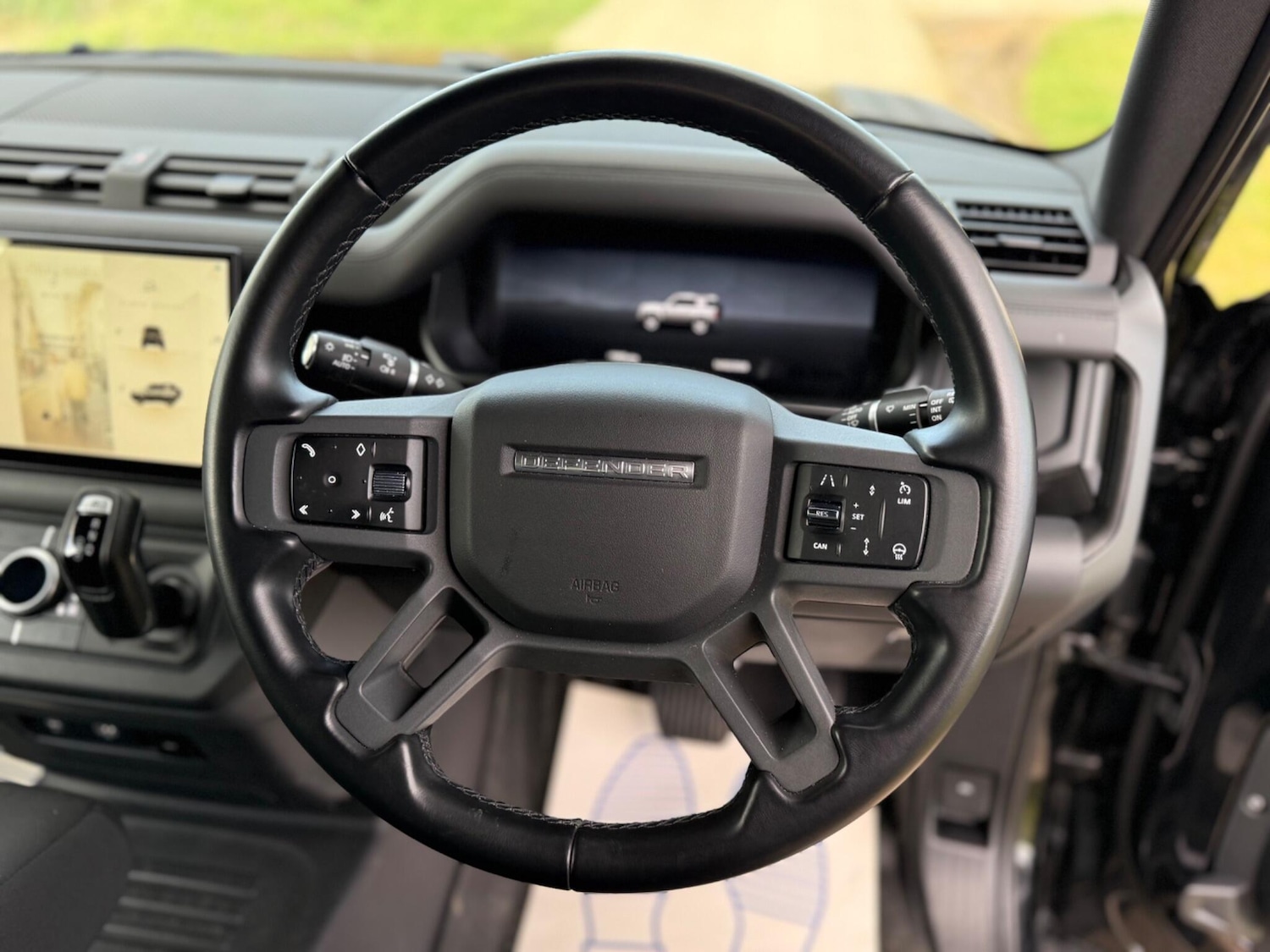 Used Land Rover Defender 2023 for sale - 77612143: Photo 5