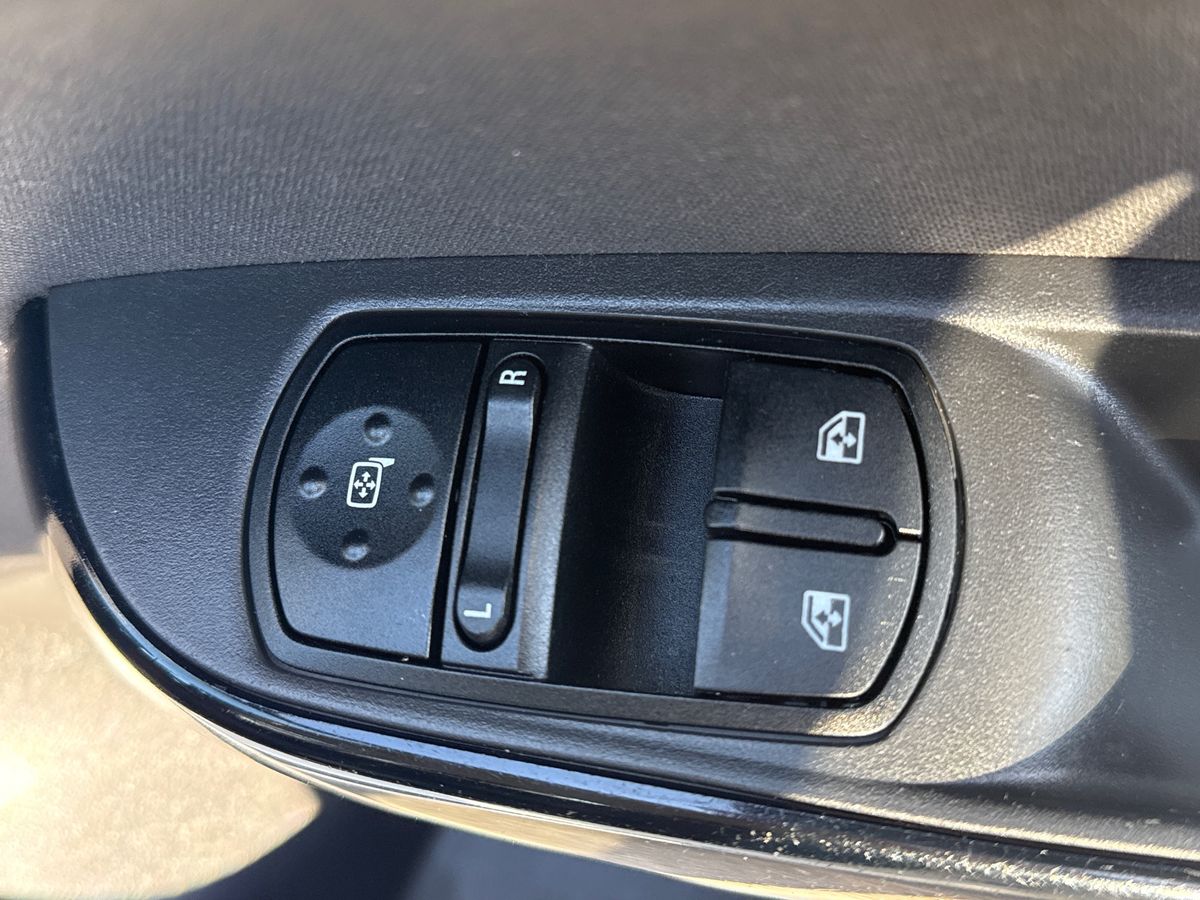 Used Vauxhall Corsa 2015 for sale - 77942043: Photo 20