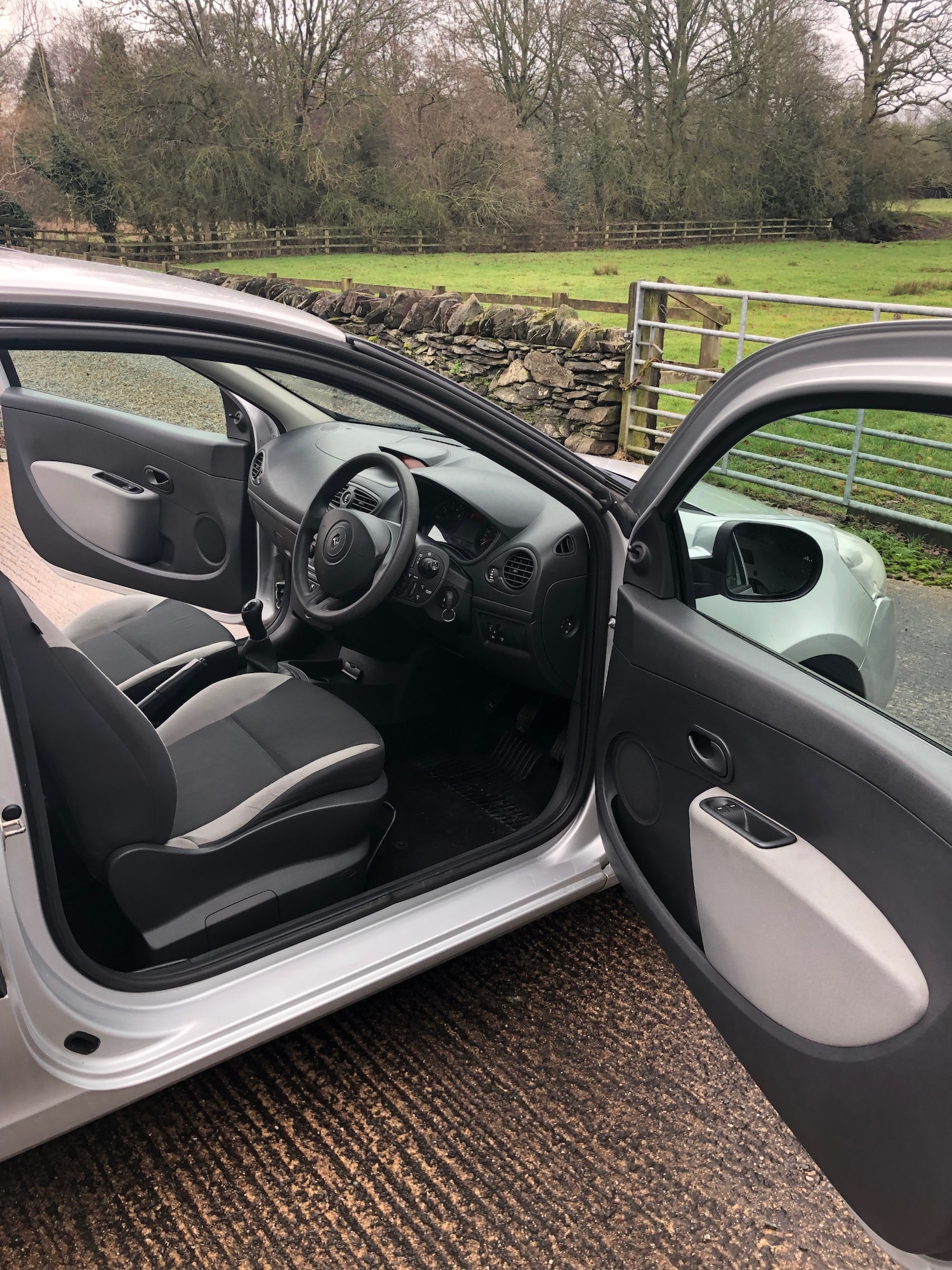 Used Renault Clio 2011 for sale - 77296905: Photo 11