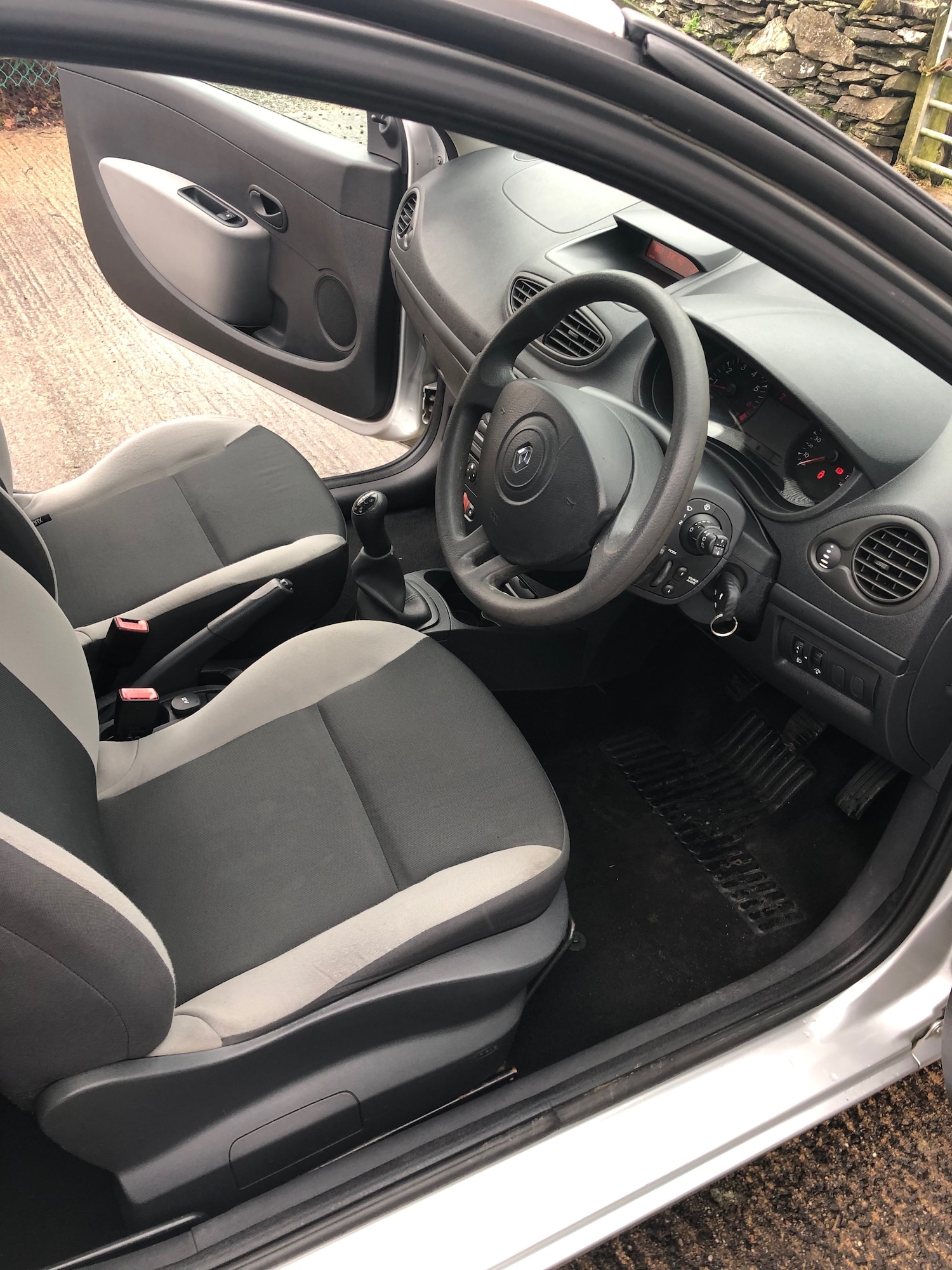 Used Renault Clio 2011 for sale - 77296905: Photo 12