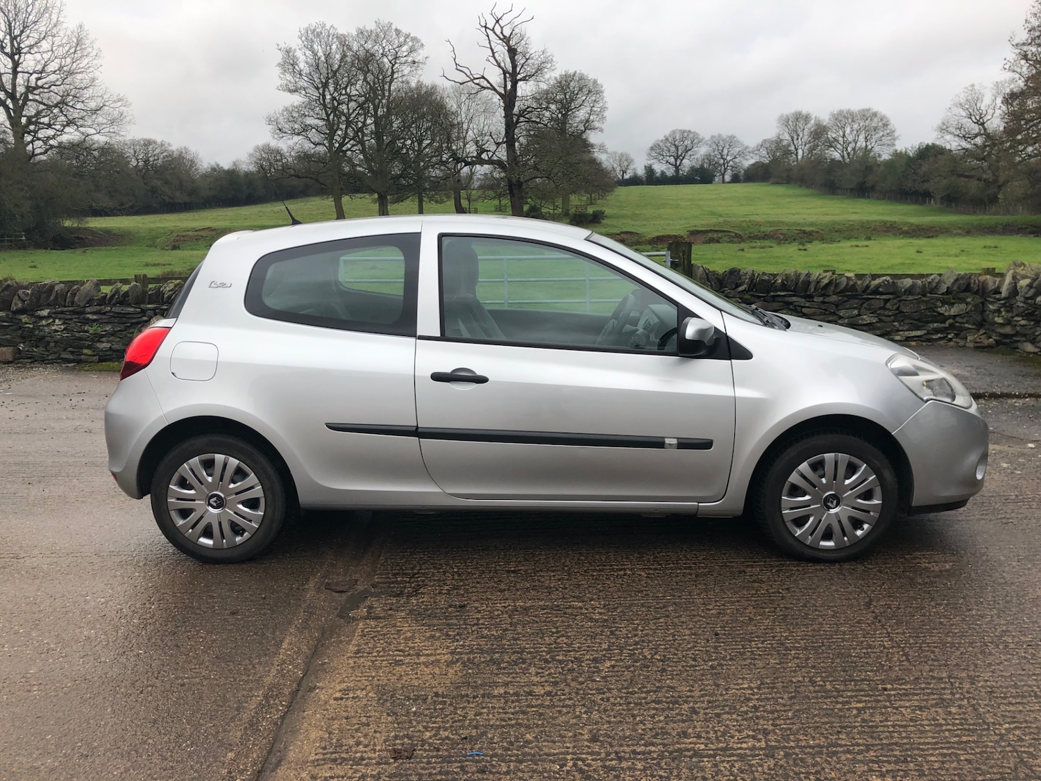 Used Renault Clio 2011 for sale - 77296905: Photo 3