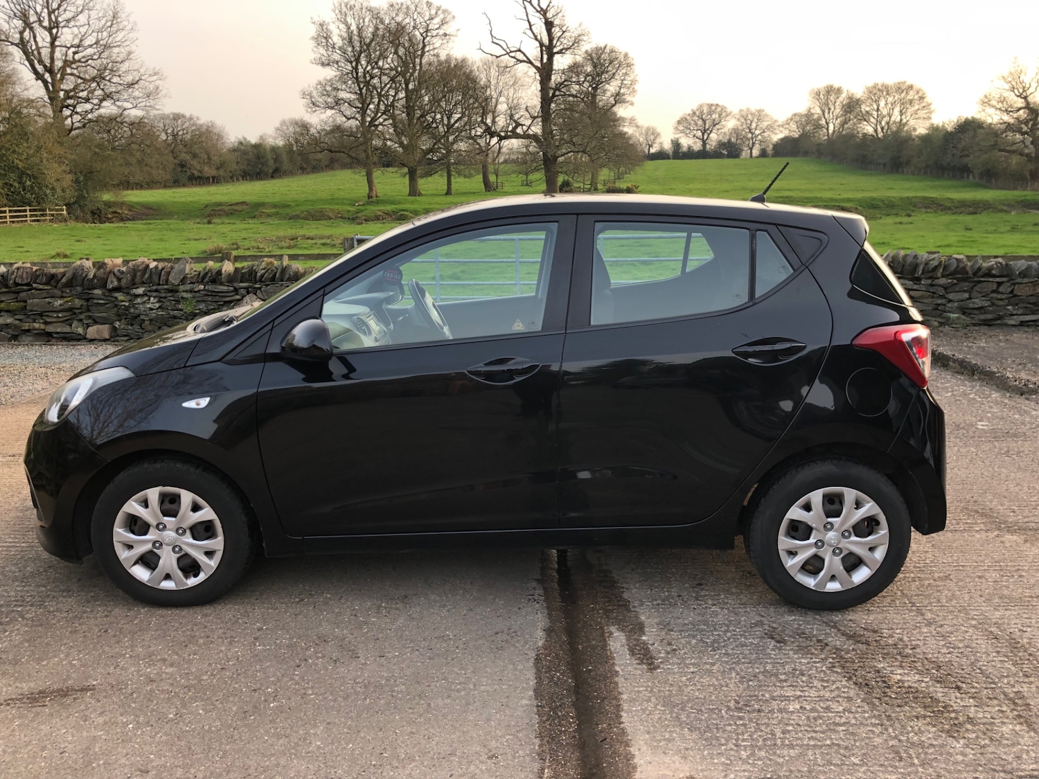 Used Hyundai i10 2015 for sale - 77792999: Photo 4