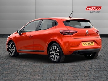 Used Renault Clio 2022 for sale - 76142117: Photo