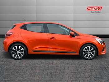 Used Renault Clio 2022 for sale - 76142117: Photo