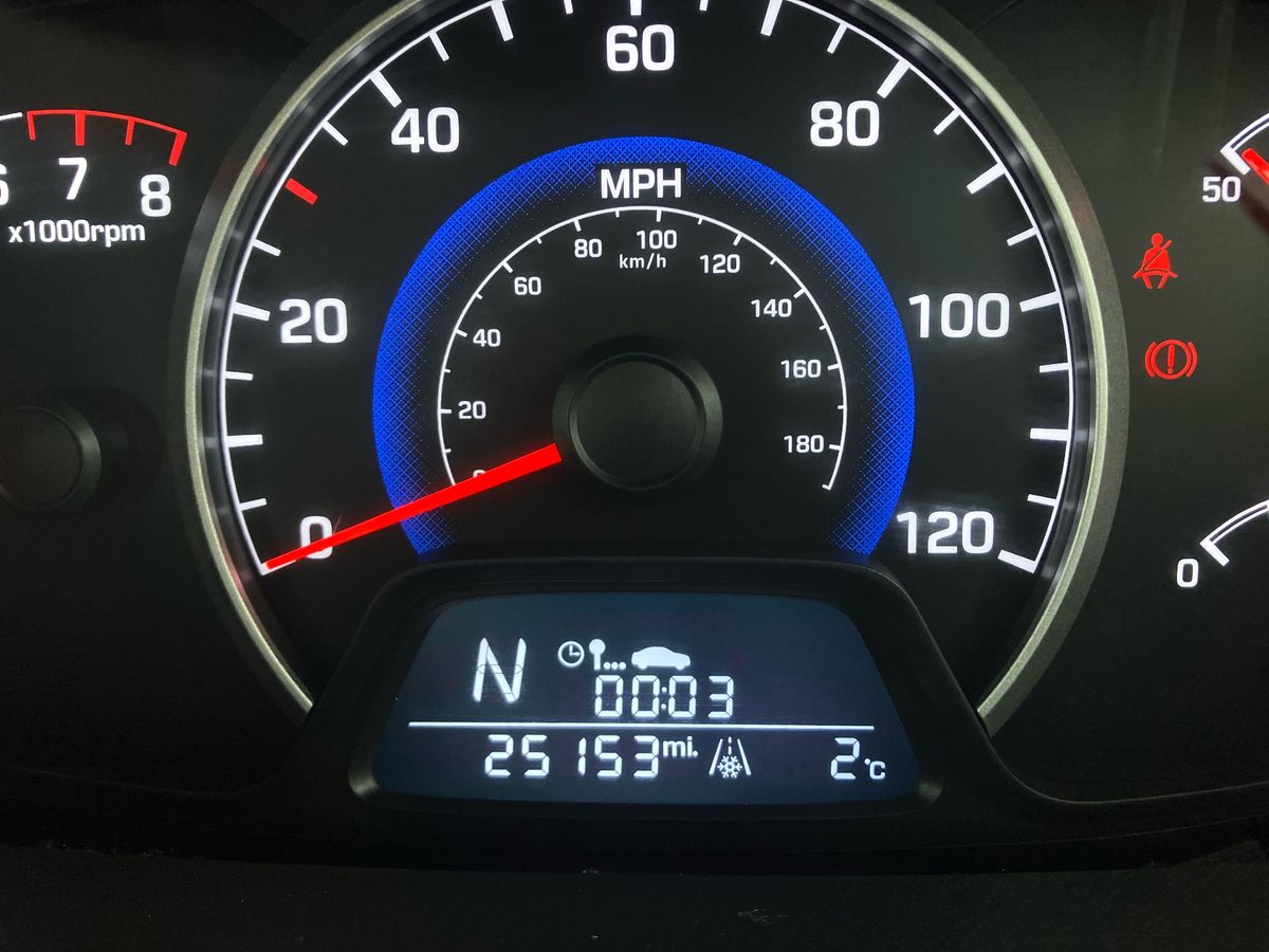 Used Hyundai i10 2016 for sale - 77113729: Photo 30