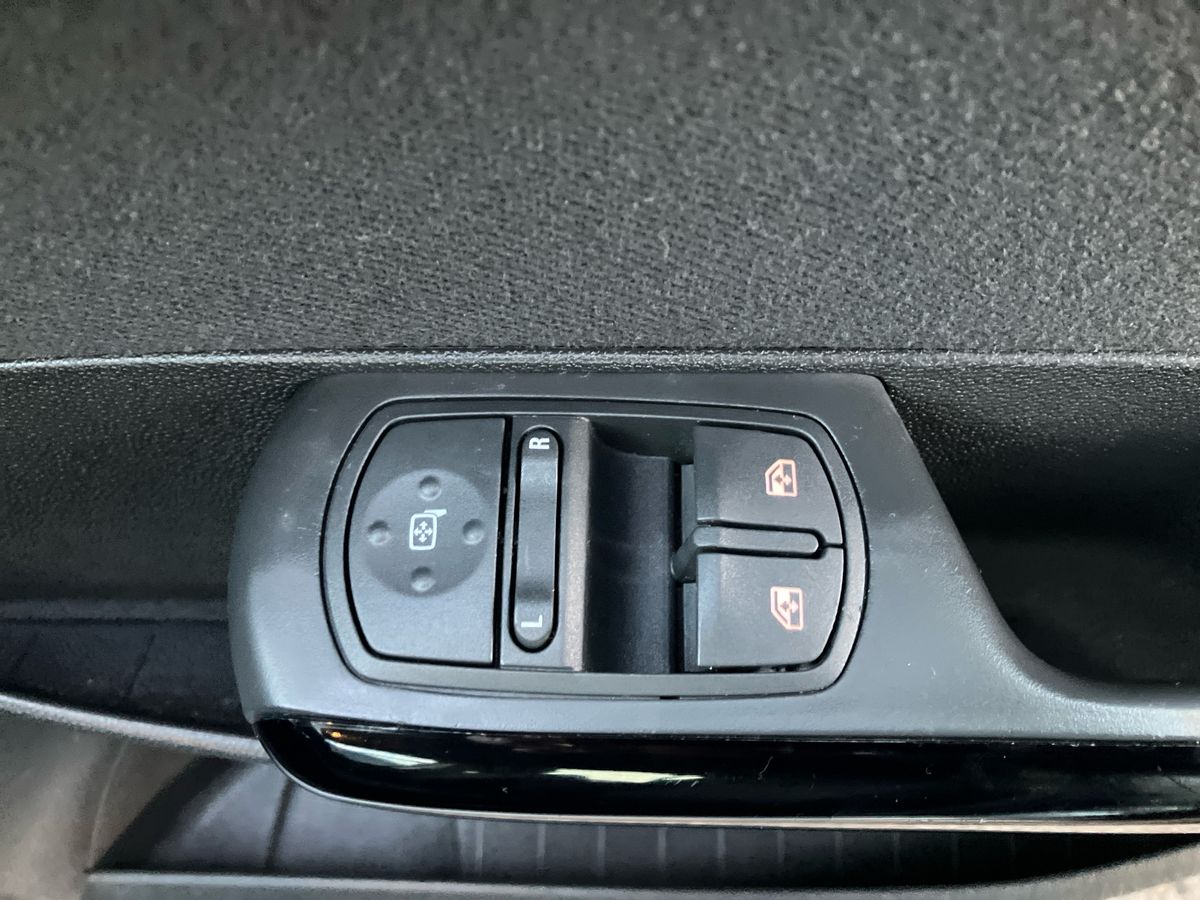 Used Vauxhall Corsa 2013 for sale - 76931808: Photo 18