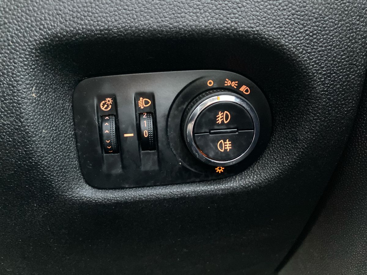 Used Vauxhall Corsa 2013 for sale - 76931808: Photo 24