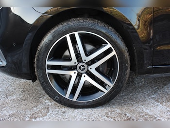 Used Mercedes-Benz V-Class 2021 for sale - 75915825: Photo