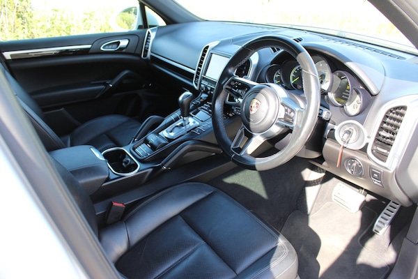 Used Porsche Cayenne 2015 for sale - 74739358: Photo 3