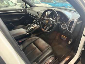 Used Porsche Cayenne 2015 for sale - 74739358: Photo