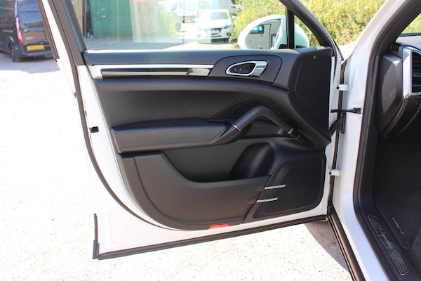 Used Porsche Cayenne 2015 for sale - 74739358: Photo 43