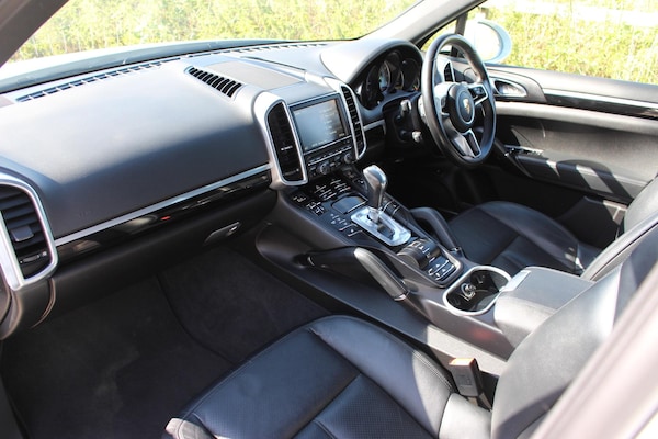 Used Porsche Cayenne 2015 for sale - 74739358: Photo 48