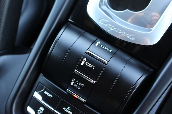 Used Porsche Cayenne 2015 for sale - 74739358: Photo 85