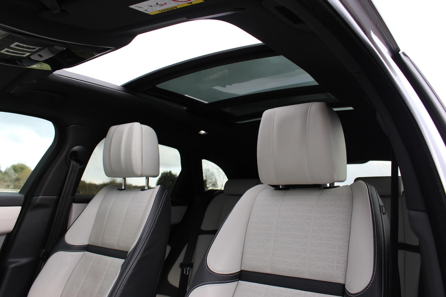 Used Land Rover Range Rover Velar 2022 for sale - 76060693: Photo 3