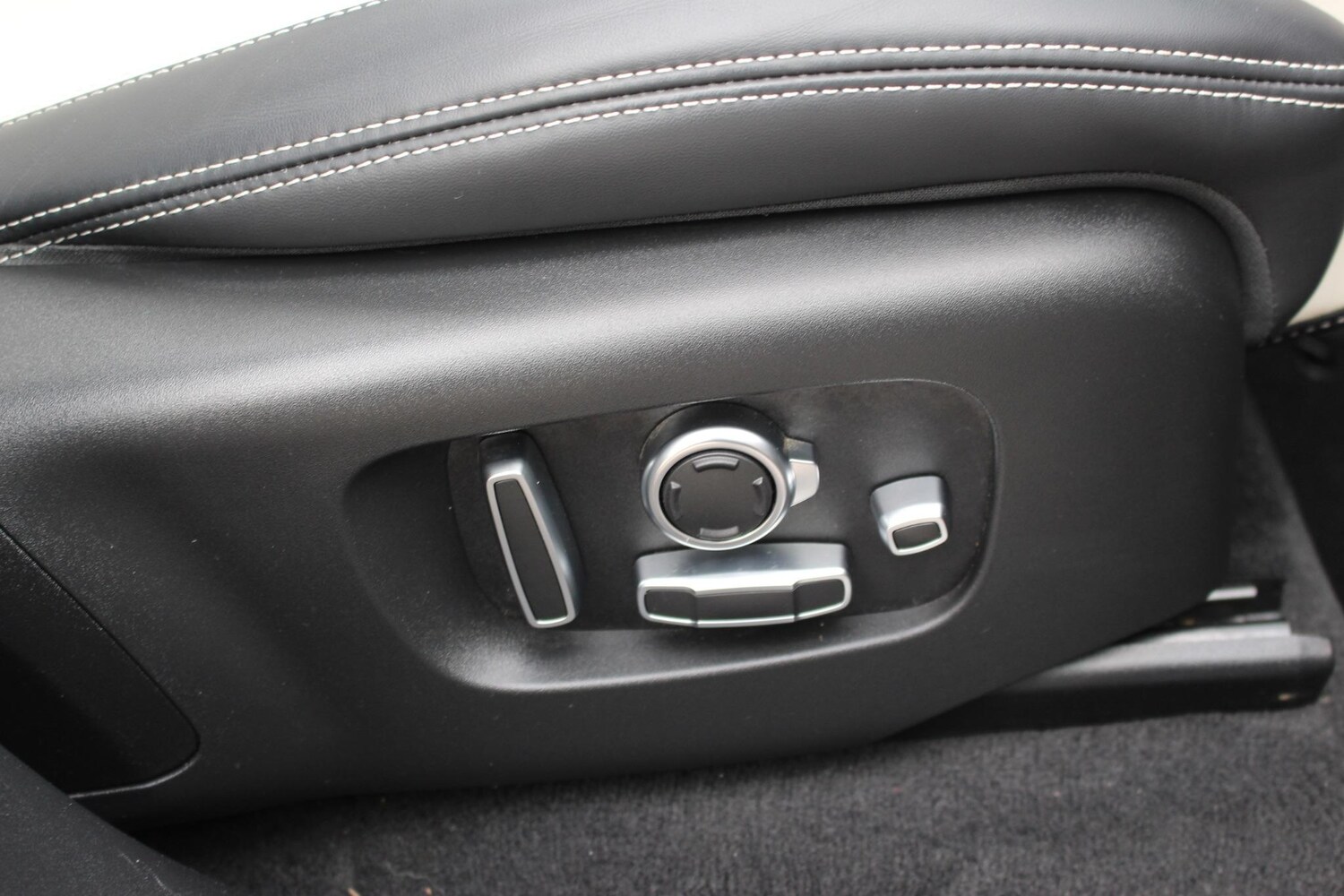 Used Land Rover Range Rover Velar 2022 for sale - 76060693: Photo 77