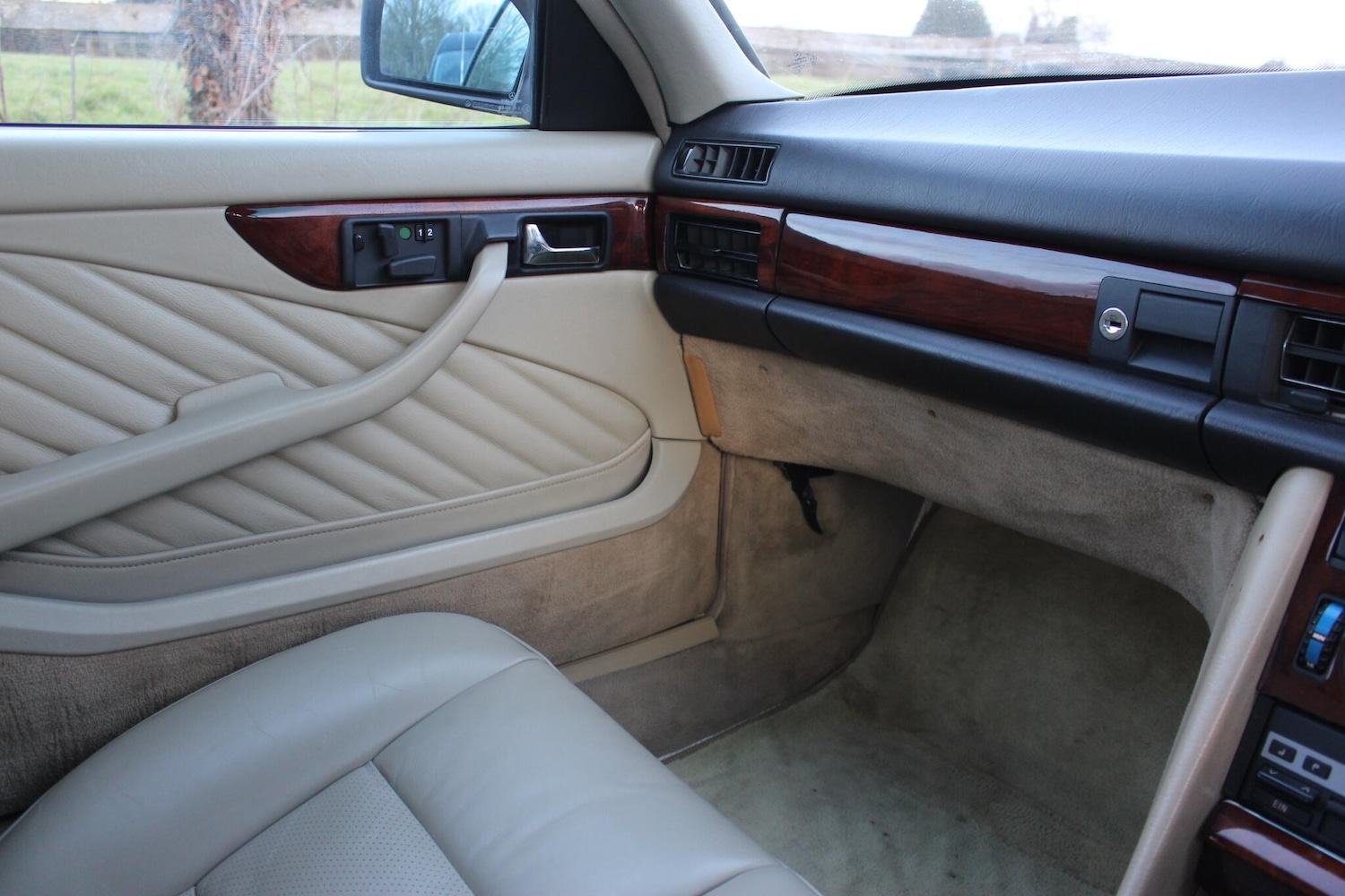 Used Mercedes-Benz 560 for sale - 76913953: Photo 76
