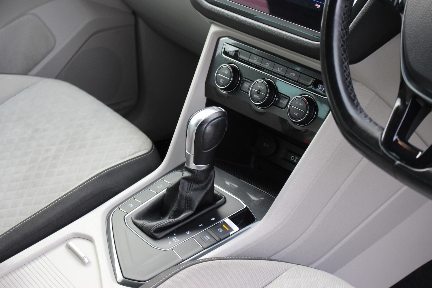 Used Volkswagen Tiguan 2017 for sale - 76201166: Photo 54