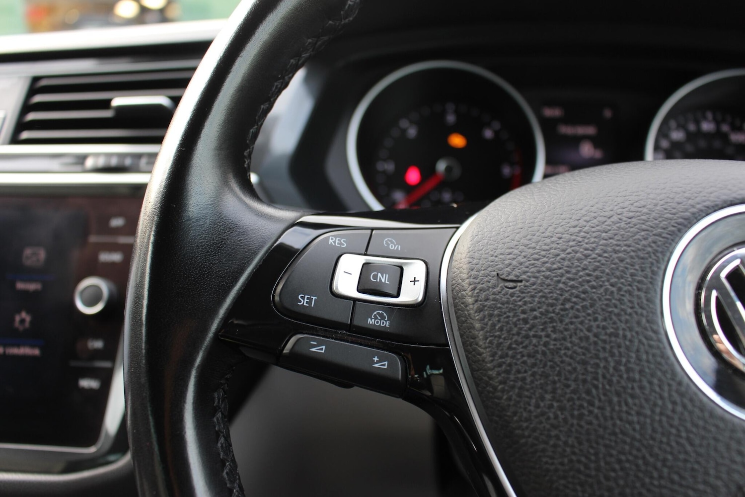 Used Volkswagen Tiguan 2017 for sale - 76201166: Photo 67