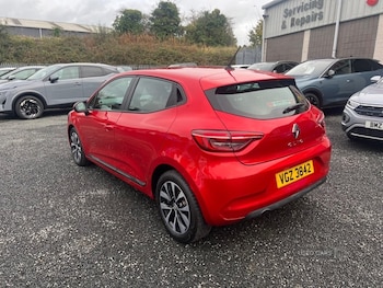 Used Renault Clio 2021 for sale - 76400000: Photo