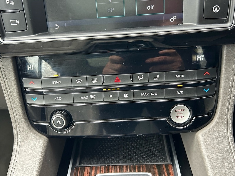 Used Jaguar F-Pace 2017 for sale - 76612648: Photo 66